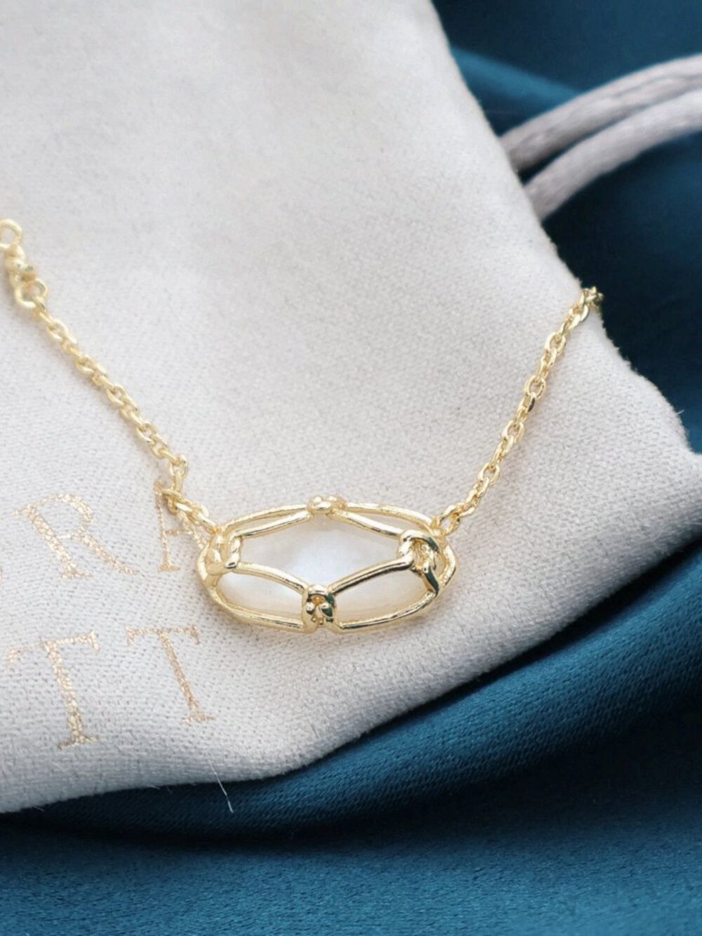 Kendra Scott Elisa Lattice Frame Gold Ivory Mother Pearl Necklace NEW Perfect co - Picture 2 of 2